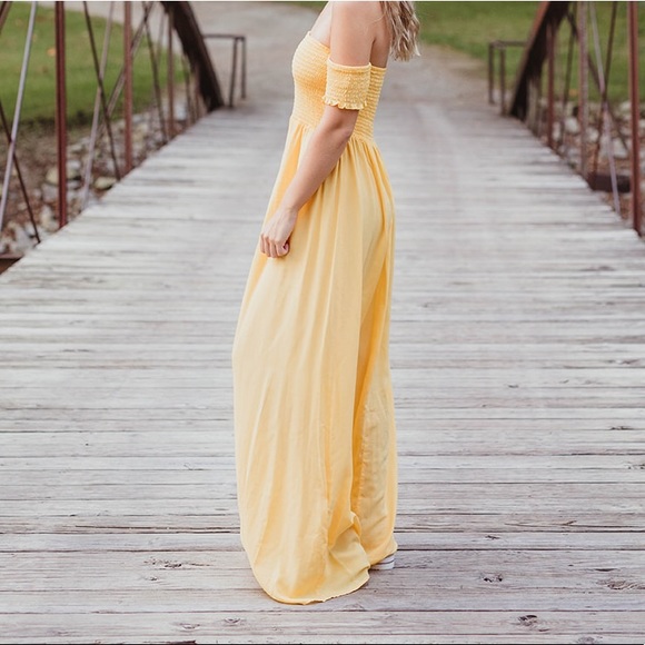 Forever 21 Dresses & Skirts - Off The Shoulder Maxi Dress